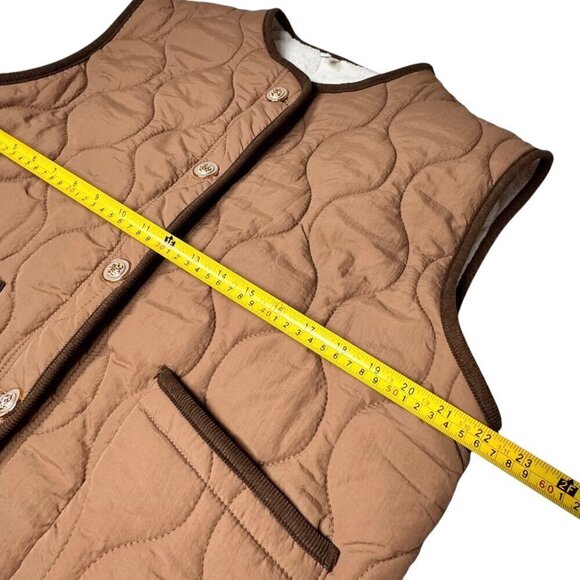 NWOT Quilted Vest Sz XL Tan Sherpa Lining Gold Buttons Pockets Preppy Comfy Boxy - Picture 6 of 10